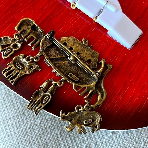 Vintage JJ Noahs Ark Pin Brooch - Picture 2 of 2